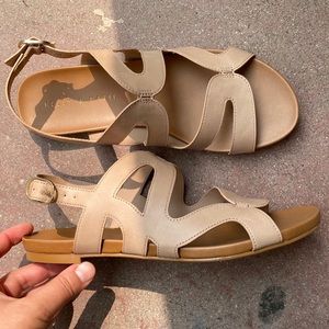 KELLY & KATIE DEANNAH SANDAL LIGHT BEIGE